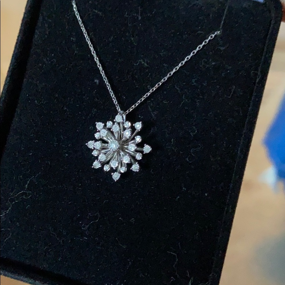 Snowflake necklace